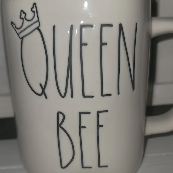 Rae Dunn Queen Bee Mug - Picture 4 of 4